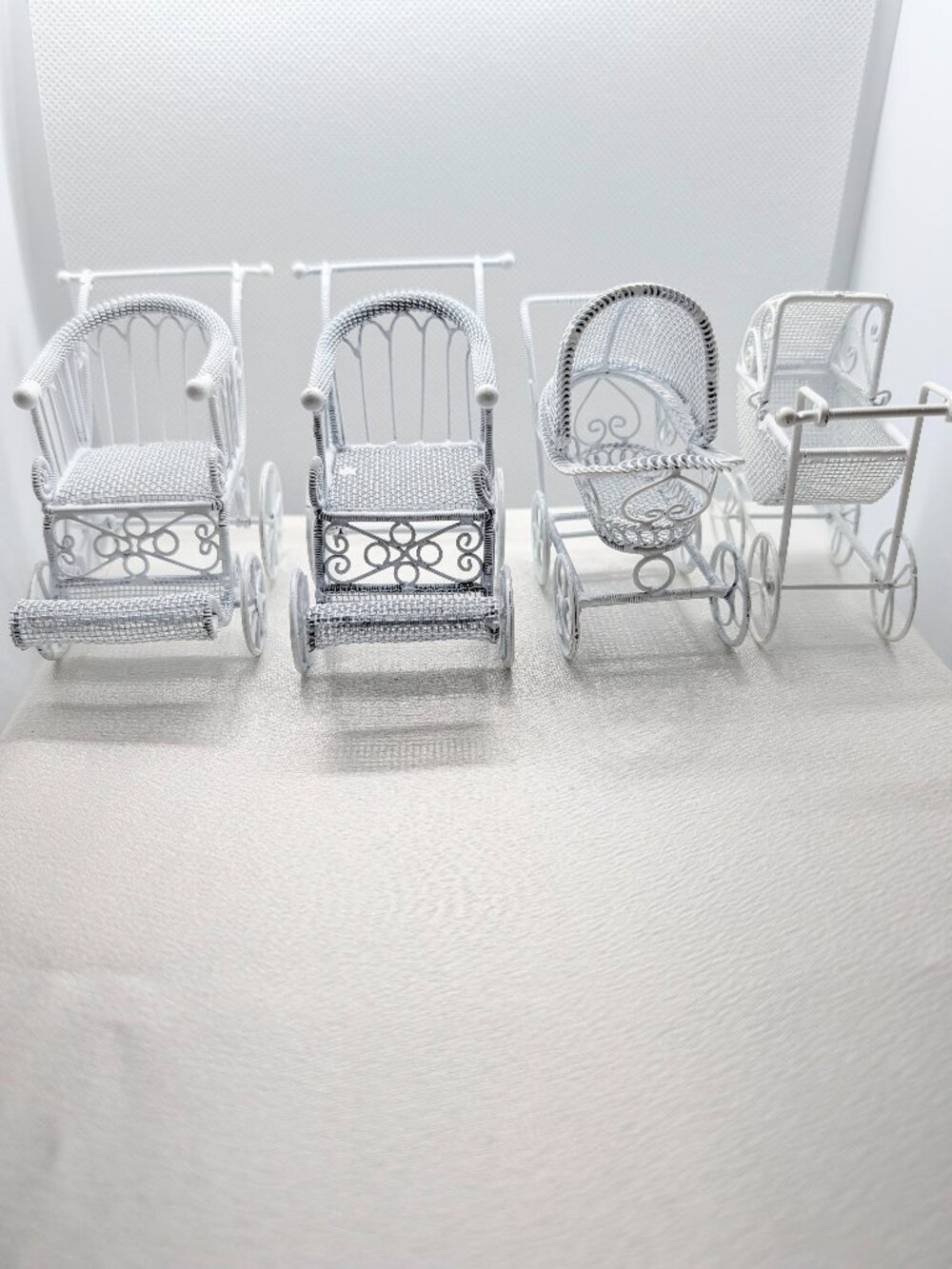 Decorative Displays -- 4  Victorian styled Baby Buggies -- Excellent Condition - Picture 13 of 14